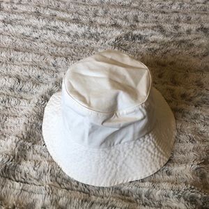 rubi white bucket hat